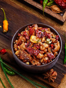 เนื้อกระต่ายแห้งเผ็ดร้อนสไตล์ Sichuan Double Flow Rabbit Head ของขวัญสำหรับชมหนัง ขนมอร่อยจากจีนแผ่นดินใหญ่