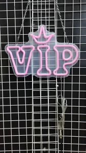 VIP ขนาด 40 X 28 X 1.5 cm ป้ายไฟนีออน หน้าร้าน ป้ายไฟตัวอักษร ตกแต่งหน้าร้าน สร้างความโดดเด่นให้ร้านคุณ