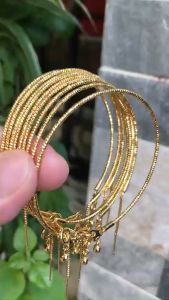 Vòng tay nữ mạ vàng các Chị về phối với hạt charm của mình đeo tay xinh lắm chỉ có 199k/1 chiếc ạ