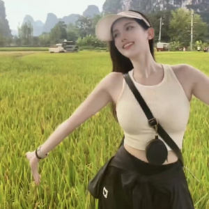 เสื้อกั๊กสายเดี่ยวคอวีรัดคอสำหรับผู้หญิงในช่วงฤดูร้อนพร้อมแผ่นเสริมหน้าอก ดีไซน์หลังสวย ใส่ด้านนอกได้ เสื้อชั้นในแบบสวมใส่ด้านใน เสื้อออกกำลังกาย