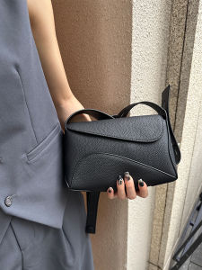 Elegant Pure Color Sling Bag Urban Minimalist Style Commuter Crossbody Pillow Shaped Small Luxury Soft PU Leather Handbag