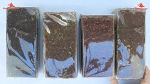 น้ำอ้อยแผ่น ၼမ်ႉဢွႆႈလၢင်းၶိူဝ်း လင်းခေး ကြံသကာ น้ำอ้อยแผ่นลางเคอ น้ำตาลอ้อย น้ำอ้อย Cane Sugar น้ำอ้อยแท้ 100% สูตรโบราณ อ้อย น้ำตาลอ้อย หอมหวาน ของหวาน ของกิน อาหาร ของกินพม่า อาหารไทยใหญ่ ของกิน ขนม ขนมกินเล่น ของกินเล่นขนม The Shan รัฐฉาน เคี่ยวสดๆ