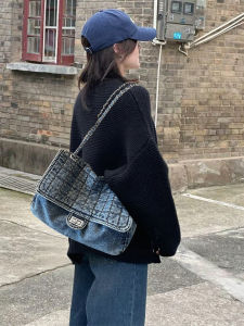 Casual Canvas Denim Single Shoulder Bag for Women Commute Fashionable Student Tote Bag Soft Polyester Lining Lock Buckle Closure