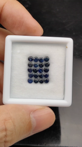 พลอยไพลิน พลอยแท้จากบ่อบางกะจะ ขนาด 3 มิล จำนวน 20 เม็ด พลอยสีน้ำเงิน มีใบรับประกันจากทางร้าน