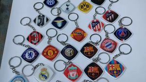 GANTUNGAN KUNCI AKRILIK BOLA SPANYOL CUSTOM NAMA DAN TANGGAL LAHIR SEHARI JADI Minimal 1 lusin isi 12pcs