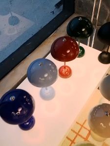 โคมไฟตั้งโต๊ะรูปเห็ดชาร์จ USB  แตะสวิตช์ 4 สีเพื่อปรับ  ความสดใส ห้องนอน ห้องนั่งเล่น ห้องรับประทานอาหาร  รับไฟตกแต่งห้องจัดงานแต่งงาน