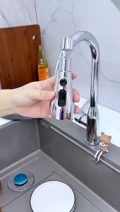 Đầu vòi nước tăng áp xoay 360 độ với ba chế độ phun nước