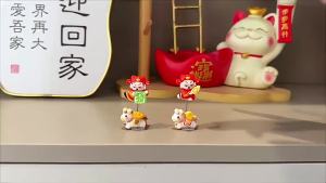 OUHOE | Đồ Trang Trí Thủ Công Bằng Nhựa Resin Hình Caishen Lắc Đầu May Mắn Năm Ngọ Trang Trí Taplo Ô Tô Bàn Làm Việc Năm 2026