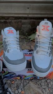 Sepatu Sneakers Pria Wanita Running
