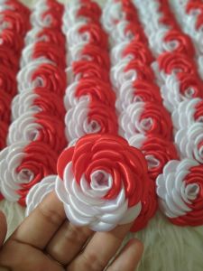 bros merah putih/bros gardenia merah putih/bros seragaman