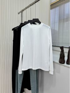 Elegant Long Sleeve Base Shirt with Quality Stitching on Back Versatile Cotton Polyester Blend Wear Resistant Spring T-Shirt