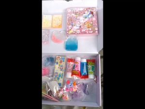 243PCS DIY Gantungan Kunci Akrilik Set Guka Quicksand Mainan Cream Guka Set DIY Guka Set Stiker Kartu Kotak Cream Gum Guka Kartun Mainan Anak Perempuan Hadiah Ulang Tahun