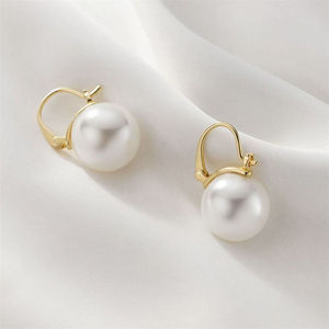 French Vintage Pearl Earrings Womens Elegant Clip Design Luxury Sensation Small Fragrance Style Fashion Jewelry Accessories