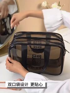 กระเป๋าเครื่องสำอากาศแบบเปียกน้ำกันน้ำกระเป๋าเครื่องสำอาง 2 ชั้นขนาดใหญ่สามารถพกพาสะดวกด้วยสายสะพายตาข่ายสำหรับใส่กระเป๋าเครื่องส