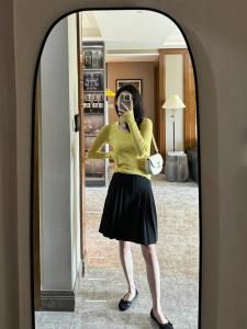 กระโปรงทรงเอเอวสูง กระโปรงทรงเอจีบ ทรงหลวม สไตล์สตรีท กระโปรงสั้นสีพื้นสำหรับผู้หญิง ฤดูใบไม้ผลิและฤดูใบไม้ร่วง