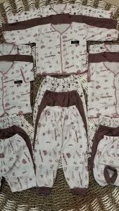 Paket Lahiran 18Pcs Setelan Baju Bayi Celana Bayi Baru Lahir Kekinian Baby Newborn Gift Set seri taro-JL Baby\\n\\n Apa Itu Paket Lahiran 18Pcs Setelan Baju Bayi?\\n\\nPaket lahiran 18pcs setelan baju bayi adalah kumpulan pakaian dan aksesori yang dirancang khusus untuk bayi baru lahir. Paket ini biasanya mencakup berbagai item seperti baju, celana, rompi, topi, dan handuk, yang semuanya dipesan dalam satu set. Tujuannya adalah untuk memberikan perlengkapan lengkap bagi orang tua baru, sehingga mereka dapat mempersiapkan diri dengan baik untuk merawat bayi mereka.\\n\\n Keuntungan dari Paket Lahiran 18Pcs Setelan Baju Bayi\\n\\nPaket lahiran 18pcs setelan baju bayi menawarkan beberapa keuntungan, antara lain:\\n\\n* Perlengkapan lengkap: Paket ini menyediakan semua barang yang diperlukan untuk bayi baru lahir, termasuk pakaian, aksesori, dan perlengkapan mandi.\\n* Desain modern: Paket ini seringkali memiliki desain yang kekinian dan trendi, sehingga orang tua baru dapat memilih paket yang sesuai dengan selera mereka.\\n* Harga terjangkau: Dengan membeli paket lahiran, orang tua baru dapat menghemat uang dibandingkan jika mereka membeli masing-masing item secara terpisah.\\n\\n Cara Memilih Paket Lahiran 18Pcs Setelan Baju Bayi\\n\\nBerikut adalah beberapa tips untuk memilih paket lahiran 18pcs setelan baju bayi:\\n\\n* Perhatikan kualitas: Pastikan paket tersebut terbuat dari bahan berkualitas tinggi yang nyaman untuk kulit bayi.\\n* Pilih desain yang sesuai: Pilih desain yang sesuai dengan selera Anda dan sesuai dengan tema kamar bayi Anda.\\n* Periksa ukuran: Pastikan paket tersebut sesuai dengan ukuran bayi Anda.\\n\\n Mengapa Memilih Setelan Baju Bayi Baru Lahir Kekinian?\\n\\nSetelan baju bayi baru lahir kekinian adalah pilihan yang bagus karena beberapa alasan:\\n\\n* Desain modern: Setelan baju bayi baru lahir kekinian memiliki desain yang trendi dan up-to-date, sehingga orang tua baru dapat memilih setelan yang sesuai dengan selera mereka.\\n* Kualitas bahan: Setelan baju bayi baru lahir kekinian seringkali terbuat dari bahan berkualitas tinggi yang nyaman untuk kulit bayi.\\n* Harga terjangkau: Setelan baju bayi baru lahir kekinian seringkali tersedia dengan harga yang terjangkau.\\n\\n Keuntungan dari Setelan Baju Bayi Baru Lahir Kekinian\\n\\nSetelan baju bayi baru lahir kekinian menawarkan beberapa keuntungan, antara lain:\\n\\n* Desain trendi: Setelan baju bayi baru lahir kekinian memiliki desain yang trendi dan up-to-date, sehingga orang tua baru dapat memilih setelan yang sesuai dengan selera mereka.\\n* Kualitas bahan: Setelan baju bayi baru lahir kekinian seringkali terbuat dari bahan berkualitas tinggi yang nyaman untuk kulit bayi.\\n* Harga terjangkau: Setelan baju bayi baru lahir kekinian seringkali tersedia dengan harga yang terjangkau.\\n\\n Cara Memilih Setelan Baju Bayi Baru Lahir Kekinian\\n\\nBerikut adalah beberapa tips untuk memilih setelan baju bayi baru lahir kekinian:\\n\\n* Perhatikan kualitas: Pastikan setelan tersebut terbuat dari bahan berkualitas tinggi yang nyaman untuk kulit bayi.\\n* Pilih desain yang sesuai: Pilih desain yang sesuai dengan selera Anda dan sesuai dengan tema kamar bayi Anda.\\n* Periksa ukuran: Pastikan setelan tersebut sesuai dengan ukuran bayi Anda.\\n\\n Hadiah Bayi Baru Lahir\\n\\nHadiah bayi baru lahir adalah pilihan yang bagus untuk orang tua baru atau keluarga dan teman yang ingin memberikan hadiah kepada bayi baru lahir. Hadiah ini bisa berupa perlengkapan bayi seperti baju, celana, rompi, topi, handuk, dan lainnya.\\n\\n Keuntungan dari Hadiah Bayi Baru Lahir\\n\\nHadiah bayi baru lahir menawarkan beberapa keuntungan, antara lain:\\n\\n* Perlengkapan lengkap: Hadiah ini menyediakan semua barang yang diperlukan untuk bayi baru lahir, termasuk pakaian, aksesori, dan perlengkapan mandi.\\n* Desain modern: Hadiah ini seringkali memiliki desain yang kekinian dan trendi, sehingga orang tua baru dapat memilih hadiah yang sesuai dengan selera mereka.\\n* Harga terjangkau: Dengan membeli hadiah bayi baru lahir, orang tua baru dapat menghemat uang dibandingkan jika mereka membeli masing-masing item secara terpisah.\\n\\n Cara Memilih Hadiah Bayi Baru Lahir\\n\\nBerikut adalah beberapa tips untuk memilih hadiah bayi baru lahir:\\n\\n* Perhatikan kualitas: Pastikan hadiah tersebut terbuat dari bahan berkualitas tinggi yang nyaman untuk kulit bayi.\\n* Pilih desain yang sesuai: Pilih desain yang sesuai dengan selera Anda dan sesuai dengan tema kamar bayi Anda.\\n* Periksa ukuran: Pastikan hadiah tersebut sesuai dengan ukuran bayi Anda.\\n\\n Set Bayi Seri Taro\\n\\nSet bayi seri taro adalah pilihan yang bagus untuk orang tua baru atau keluarga dan teman yang ingin memberikan hadiah kepada bayi baru lahir. Set ini biasanya mencakup berbagai item seperti baju, celana, rompi, topi, dan handuk, yang semuanya dipesan dalam satu set.\\n\\n Keuntungan dari Set Bayi Seri Taro\\n\\nSet bayi seri taro menawarkan beberapa keuntungan, antara lain:\\n\\n* Perlengkapan lengkap: Set ini menyediakan semua barang yang diperlukan untuk bayi baru lahir, termasuk pakaian, aksesori, dan perlengkapan mandi.\\n* Desain modern: Set ini seringkali memiliki desain yang kekinian dan trendi, sehingga orang tua baru dapat memilih set yang sesuai dengan selera mereka.\\n* Harga terjangkau: Dengan membeli set bayi seri taro, orang tua baru dapat menghemat uang dibandingkan jika mereka membeli masing-masing item secara terpisah.\\n\\n Cara Memilih Set Bayi Seri Taro\\n\\nBerikut adalah beberapa tips untuk memilih set bayi seri taro:\\n\\n* Perhatikan kualitas: Pastikan set tersebut terbuat dari bahan berkualitas tinggi yang nyaman untuk kulit bayi.\\n* Pilih desain yang sesuai: Pilih desain yang sesuai dengan selera Anda dan sesuai dengan tema kamar bayi Anda.\\n* Periksa ukuran: Pastikan set tersebut sesuai dengan ukuran bayi Anda.\\n\\n Celana Bayi Kekinian\\n\\nCelana bayi kekinian adalah pilihan yang bagus untuk orang tua baru atau keluarga dan teman yang ingin memberikan hadiah kepada bayi baru lahir. Celana ini biasanya memiliki desain yang trendi dan up-to-date, sehingga orang tua baru dapat memilih celana yang sesuai dengan selera mereka.\\n\\n Keuntungan dari Celana Bayi Kekinian\\n\\nCelana bayi kekinian menawarkan beberapa keuntungan, antara lain:\\n\\n* Desain trendi: Celana ini memiliki desain yang trendi dan up-to-date, sehingga orang tua baru dapat memilih celana yang sesuai dengan selera mereka.\\n* Kualitas bahan: Celana ini seringkali terbuat dari bahan berkualitas tinggi yang nyaman untuk kulit bayi.\\n* Harga terjangkau: Celana ini seringkali tersedia dengan harga yang terjangkau.\\n\\n Cara Memilih Celana Bayi Kekinian\\n\\nBerikut adalah beberapa tips untuk memilih celana bayi kekinian:\\n\\n* Perhatikan kualitas: Pastikan celana tersebut terbuat dari bahan berkualitas tinggi yang nyaman untuk kulit bayi.\\n* Pilih desain yang sesuai: Pilih desain yang sesuai dengan selera Anda