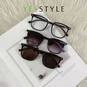 Yesstyle Kacamata Hitam Wanita Square Frame Kacamata Fashion Anti UV Trendy Fashion