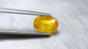 1.45 ct บุษราคัม ทรงไข่ สีเหลือง เผาเก่า บางกะจะ