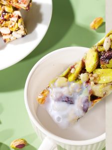 Crunchy Pecan Nut Bars 300g Satiating Snack Meal Energy Bar Delicious Nutty Flavor High Protein Low Fat Healthy Treat