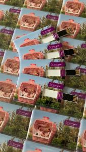 Customized Credit Card 16GB 32GB USB Flash Drive USB2.0 Pendrive 4GB 8GB Personalizado Logo Memory Stick Pen Drive Wedding Gifts