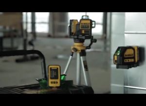 [3-year warranty] Dewalt DW089LG 12-wire 3-sided * 360-degree vertical 12V lithium battery laser level leveling green light level outdoor (2 batteries included) (Guaranteed authenticity)