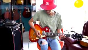 Electric Guitar Amplifier: 15 Watt Electric Guitar Amp with Distortion Effects and Speakers