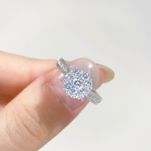 LAZO DIAMOND Cluster Illusion Diamond Ring with Tapered Pavé Diamonds in 750/18K White Gold