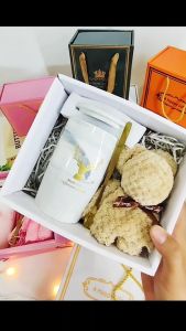 แก้ว เซรามิค พร้อมฝาและช้อน มีกล่องใส่สวยงาม CH0678 โปรดอ่านรายละเอียดสินค้าก่อนสั่งซื้อคะ