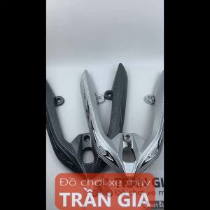Ốp cảng sau xe Vario/Click Thái năm 2015-2016-2017 bản 125 150 chụp tay dắt xi inox carbon -phụ kiện trang trí