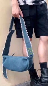 Túi đeo chéo JEANS SEESAW BAG màu xanh dương CRO 0002 - TMB of Vascara