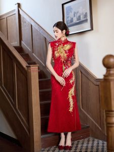 Red Sleeveless Cheongsam Bridal Dress with Phoenix Embroidery