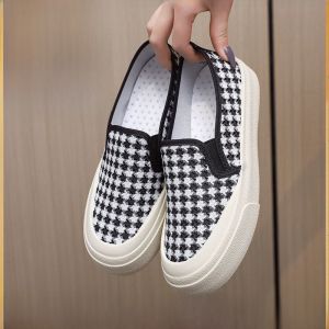 รองเท้าผ้าใบลำลองสำหรับผู้หญิง รองเท้าผ้าใบแบบสวมสบาย สไตล์เกาหลี รองเท้าลำลอง รองเท้าเดิน รองเท้าแบบสวมสบายสำหรับนักเรียน