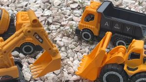 4-Piece Set Construction Vehicle Toy Set: Excavator Bulldozer Dump Truck Cement Mixer Drop-resistant ABS Material Educational Toy for Children Birthday Gift for Ages 3-8