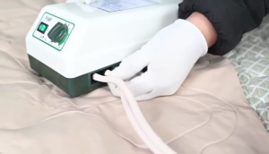 New Anti-decubitus air mattress with Electric Pump single turn over inflatable mattress bed bed elderly paralyzed patient home special care size 90x200CM for Hospital Bed