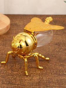 ช่องเก็บของรูปผึ้งในครัวแบบหรูหราสไตล์วินเทจพร้อมตะเกียบสำหรับตกแต่งโต๊ะทำงานในห้องนั่งเล่น ช่องเก็บของรูปผึ้งที่ใช้งานได้จริง