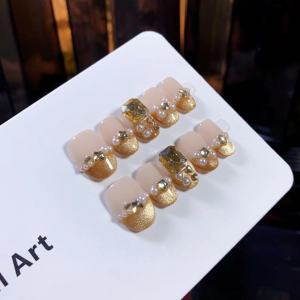Handmade Gold Cat Eye French Style Short Nail Tips Autumn Winter White Enhancing High End Feel Pearl And Diamond Decorated