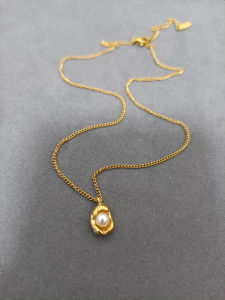 French Style Pea Pearl Necklace Titanium Steel Womens 18K Gold Bowl Pea Pearl Pendant Simple Fashion Clavicle Chain Jewelry