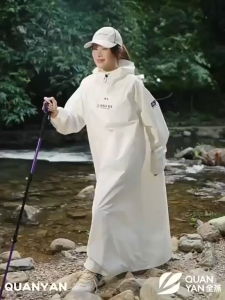 EASY SHOP Raincoat waterproof raincoat for scooter riders. Fits heights 150-190 cm. Compact and lightweight. Suitable for outdoor use.