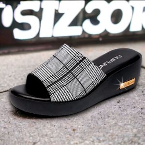 Sandal Wanita Wedges Slop Motif Sandal Cewek Pesta Terbaru Sandal Perempuan