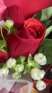 ช่อดอกไม้ ดอกกุหลาบ ดอกไม้   ช่อกลาง  ดอกไม้รับปริญญา ปัจฉิม ดอกไม้วันวาเลนไทน์  ดอกไม้ กุหลาบ