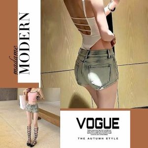 QJshop .เข้าใหม่ กางเกงแฟชั่น เอาใจสาวๆสายสั้นเสมอหูกับกางเกงยีนส์ขาสั้นฟอกผ้ามานิ่มๆ ใส่สบาย โทนสีสวย แมทช์ลุคเที่ยวหรือใช้งานทุกวันได้เลย