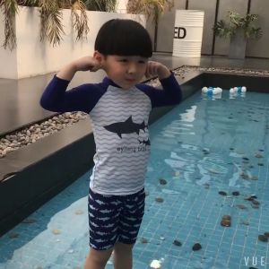 Đồ Bơi Bé Trai Dài Tay Thiết Kế 3 Chi Tiết Họa Tiết Cá Mập Dễ Thương Bộ Bơi Bé Trai Chất Liệu Co Giãn Cho Bé Từ 9-26kg HB2304