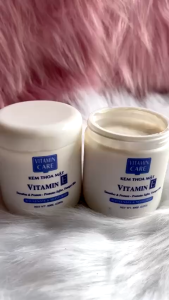 Kem mát xa Vitamin E 225g KEM DƯỠNG VITAMIN E giúp dưỡng ẩm da có độ trơn nên dễ dàng massa mặt