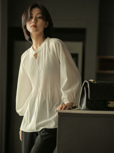 Áo Sơ Mi Voan Dáng Rộng Xếp Ly Mùa Thu 2025 Mới Cho Nữ Màu Trắng Đơn Giản Che Giấu Mỡ Bụng Giản Dị Thường Ngày Dài Tay Cổ Chữ V