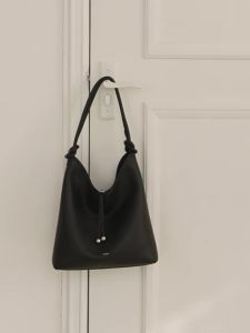 muva | Large Capacity Retro Commuter Tote Bag Leather