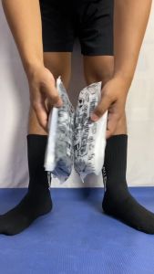 Kaos Kaki Olahraga Anti Slip Monstergrip Desain Fox Tape Warna Hitam/Putih