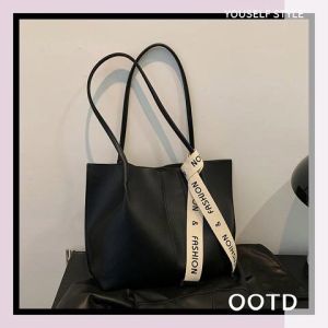 Sheii งานเเนะนํา กระเป๋าเเฟชั่นผู้หญิง มาพร้อม 2  จุของได้หลากหลาย งานเบาสบาย มินิมอล  ที่สําคัญรุ่นนี้คือราคาถูกมากเลยน้าคุณน้า รีบสั่งซื้อมาได้เลย คุ้มมากน้า