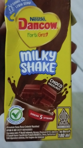 Nestle Dancow Fortigro Milky Shake 180ml rasa Choco Hazelnut kemasan UHT