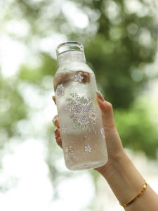 แก้วน้ำชาแก้วน้ำชาแบบพกพาความจุขนาดใหญ่สำหรับใช้ในบ้านพร้อมฝาปิดสำหรับผู้หญิง แก้วน้ำชาแบบพกพาที่สวยงาม