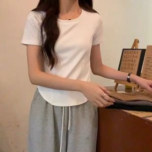 EIzXTzhEเสื้อยืดแขนสั้นคอกลม เสื้อผู้หญิงสีพื้นฤดูร้อนมาใหม่ผ้านิ่มยืดได้ สไตล์เกาหลี